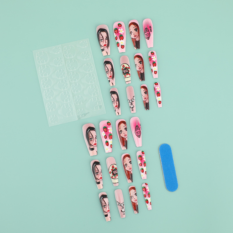 Średniej długości sztuczne paz – Nail Art Strawberry recenzja i cena