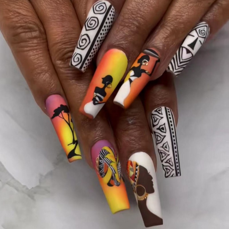 Średniej długości sztuczne paz – Nail Art Strawberry recenzja i cena