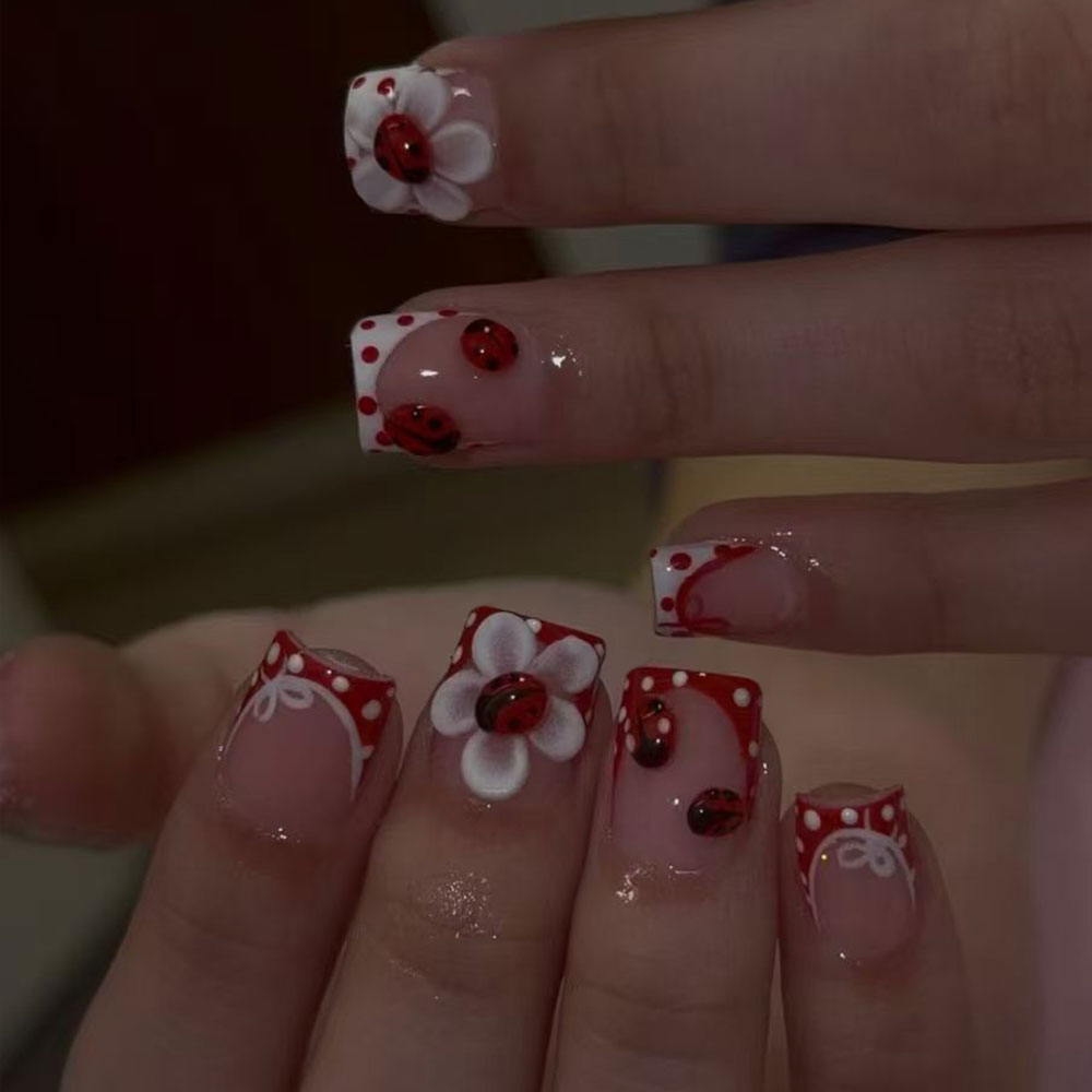 24 sztuki w zestawie. Prostoką – Nail Art Press On recenzja i cena